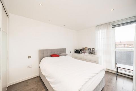 2 bedroom flat to rent, London Road, Kingston Upon Thames KT2