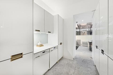 2 bedroom flat to rent, Grove Court, Drayton Gardens, London