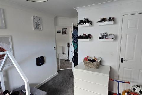 2 bedroom flat for sale - St. James Road, Fleet GU51