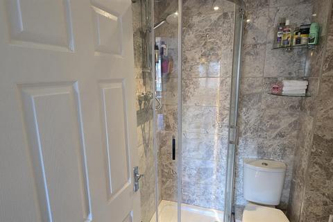 2 bedroom flat for sale, St. James Road, Fleet GU51