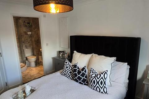 2 bedroom flat for sale, St. James Road, Fleet GU51