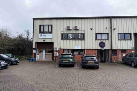 Distribution warehouse to rent - Unit 2CB Deer Park Farm Industrial Estate, Knowle Lane, Fair Oak, Eastleigh, SO50 7DZ