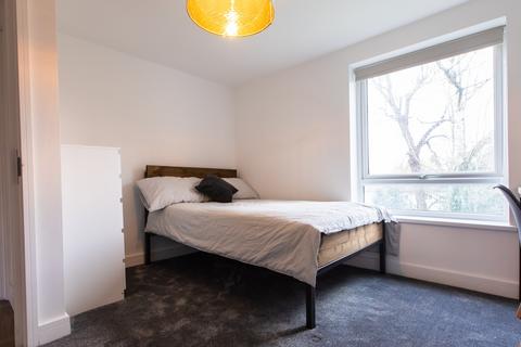 3 bedroom flat to rent, Elizabeth Court, Metchley Lane, Birmingham B17
