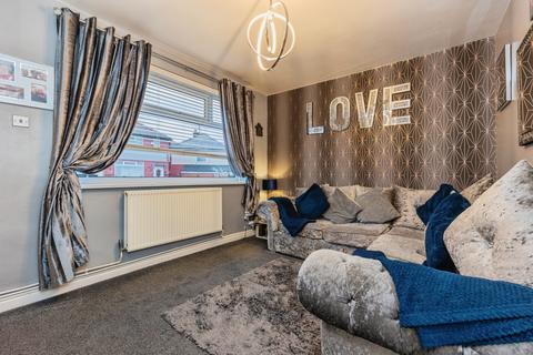 4 bedroom end of terrace house for sale, Old Farm Crescent, Manchester, M43