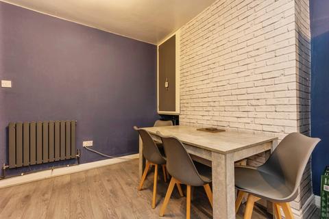 4 bedroom end of terrace house for sale, Old Farm Crescent, Manchester, M43
