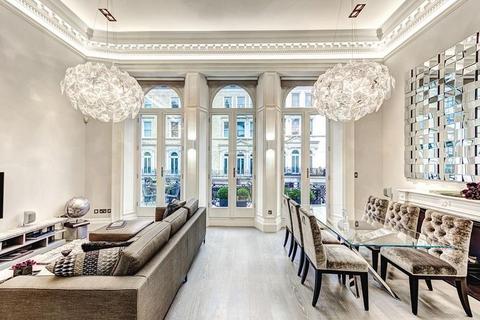 2 bedroom apartment to rent, De Vere Gardens, London W8
