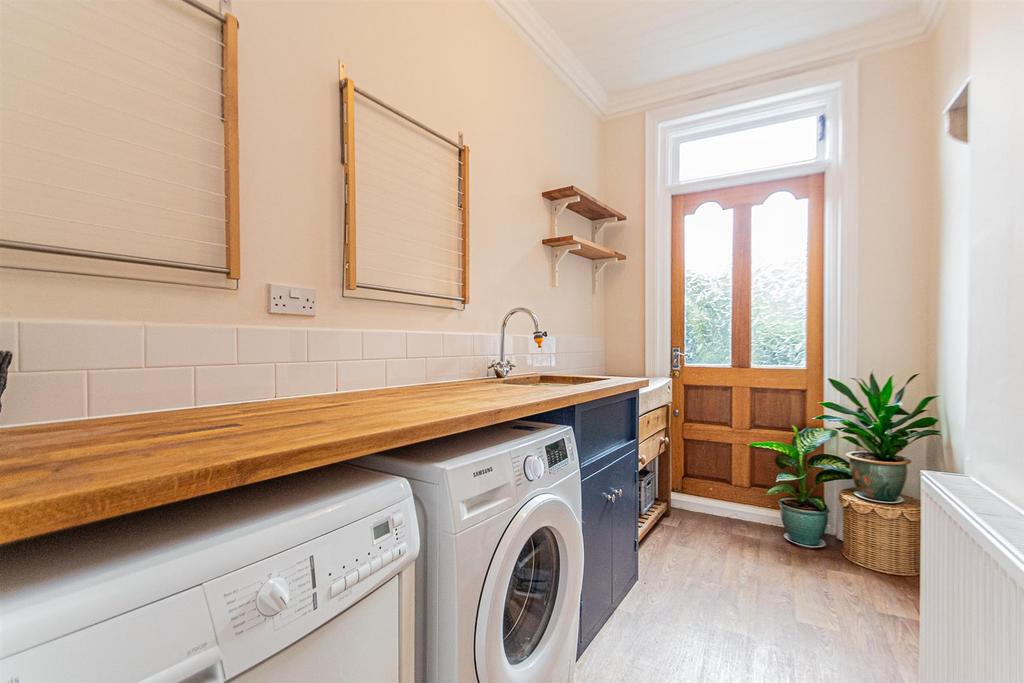 Kitchenette / Utility Room