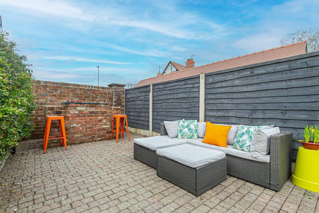 Rear Garden Al-Fresco Dining