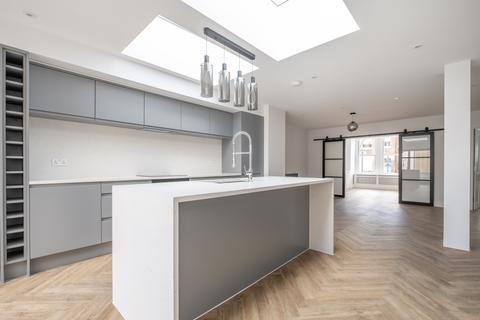 4 bedroom end of terrace house to rent, Bassingham Road London SW18