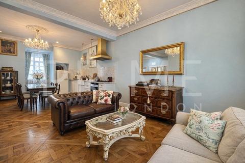 undefined, 24 Sloane Gardens, Sloane Square SW1W