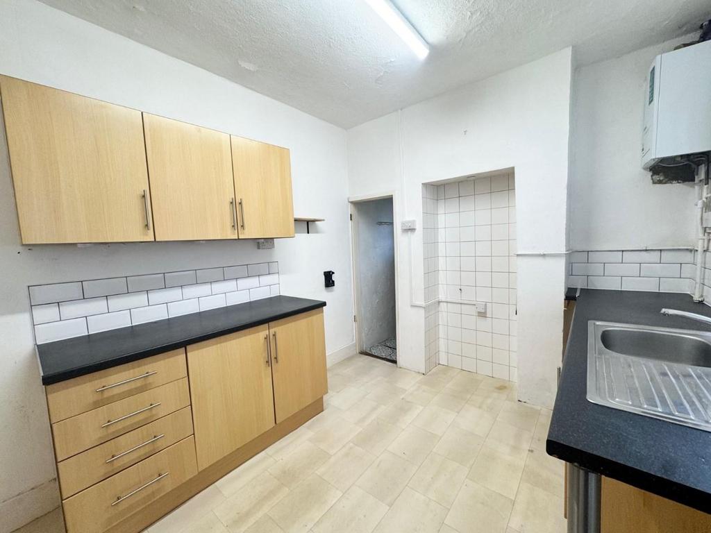 Kitchen 1.jpg