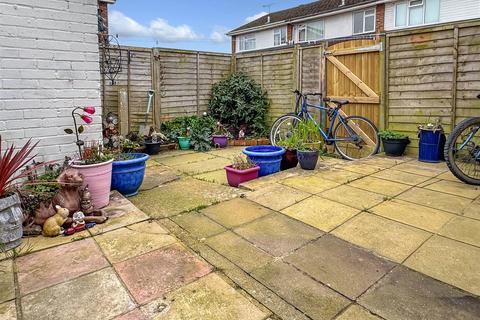 3 bedroom end of terrace house for sale, Potters Mead, West Sussex BN17