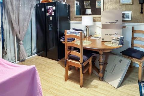 3 bedroom end of terrace house for sale, Potters Mead, West Sussex BN17