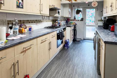 3 bedroom end of terrace house for sale, Potters Mead, West Sussex BN17