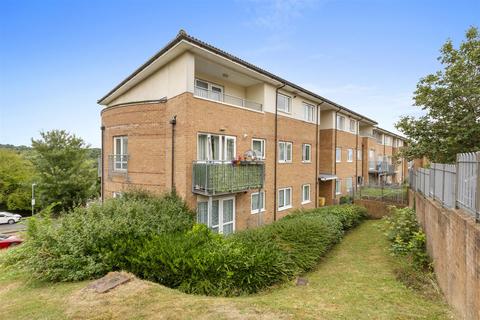 2 bedroom flat for sale - Windrush Drive, High Wycombe HP13