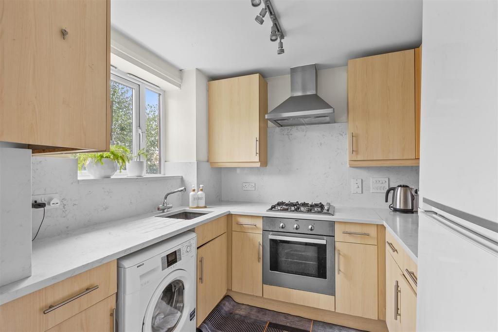46 Windrush Drive, HP13 7 TR-1.jpg