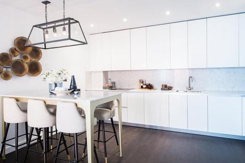 3 bedroom flat to rent, Charles Clowes Walk, London SW11