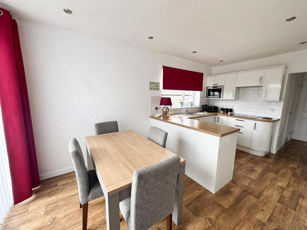Kitchen/ dining area