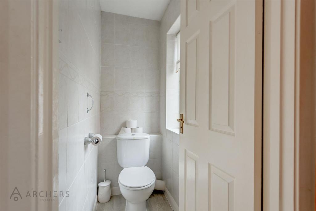 46 Barncliffe Road(Interior)-18.jpg
