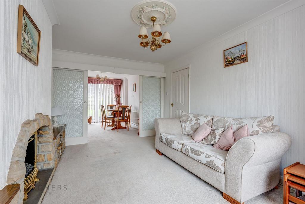 46 Barncliffe Road(Interior)-3.jpg