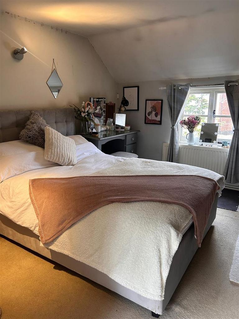 Chloe's bedroom 1.jpeg
