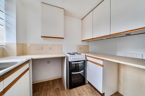 1 bedroom ground floor flat for sale, Caernarvon Road, Chichester, PO19