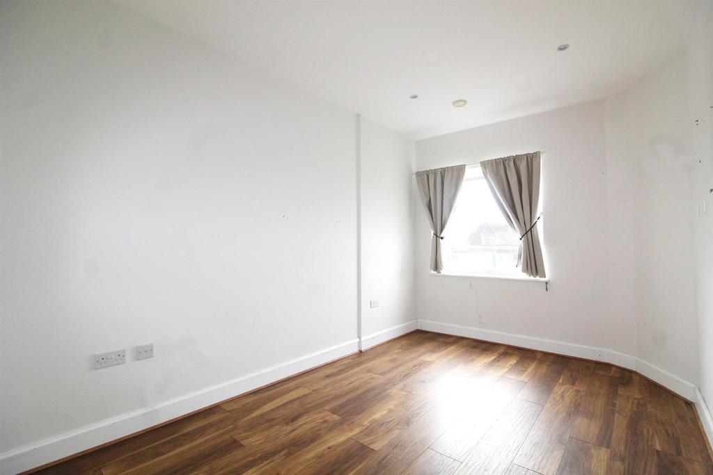 Bedroom 2 e.jpg