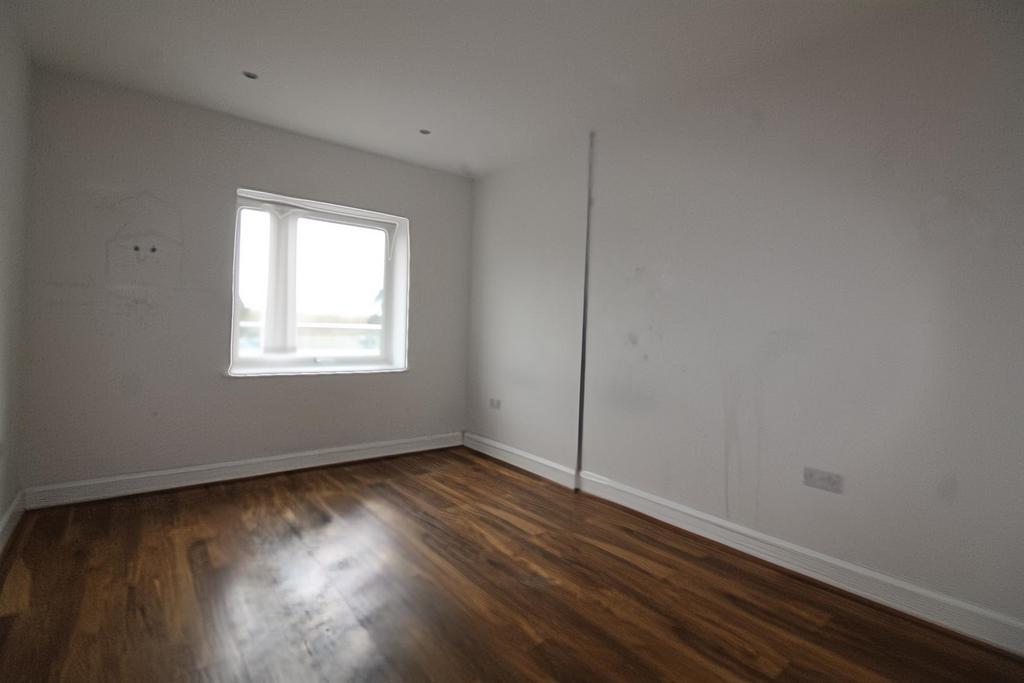 Bedroom 1 e.jpg