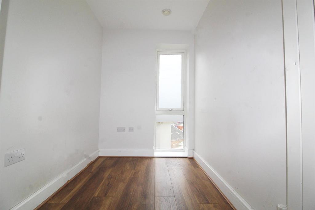 Bedroom 3 e.jpg