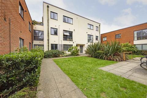 2 bedroom flat to rent, Butler Farm Close, Richmond TW10