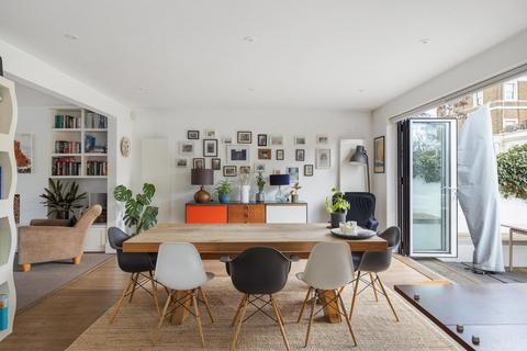 undefined, London W4