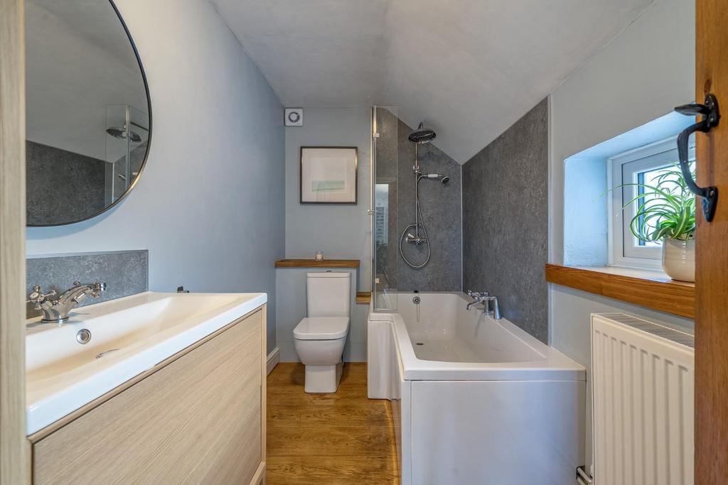 Family Bathroom.jpg