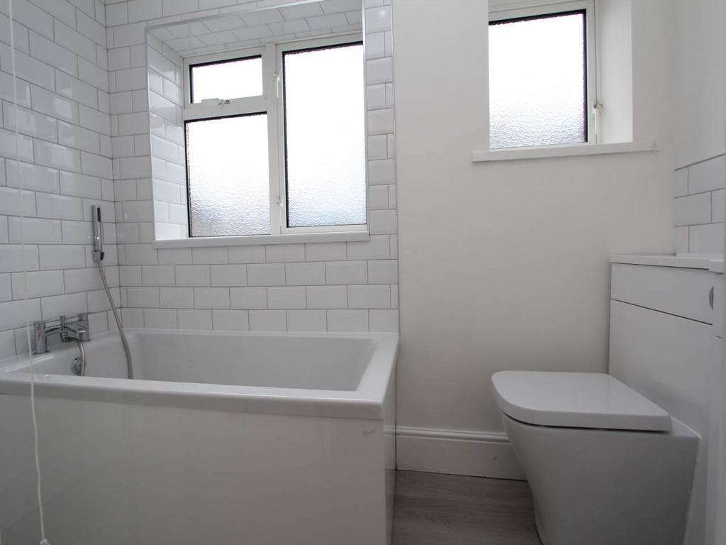 Ground Floor En-Suit