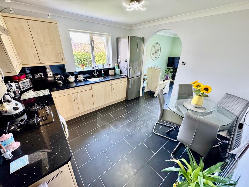 Turners Avenue, Paisley kitchen