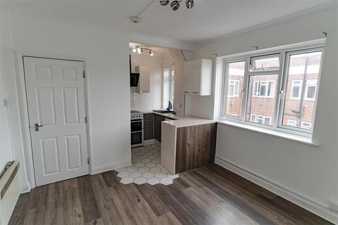 2 bedroom flat to rent, Terrace Road, Bournemouth