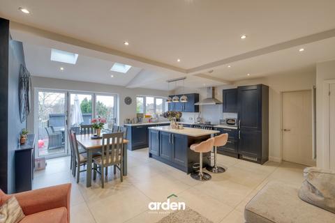 4 bedroom semi-detached house for sale, Loxley Avenue, Shirley, B90