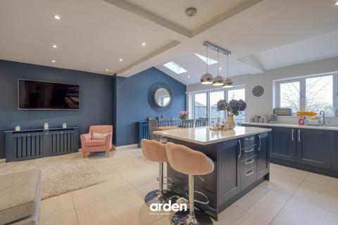 4 bedroom semi-detached house for sale, Loxley Avenue, Shirley, B90