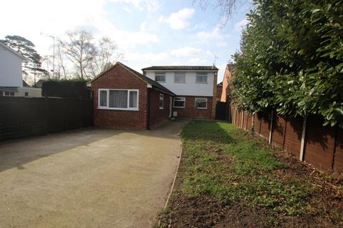 4 bedroom detached house to rent - Mayfield Avenue, New Haw KT15