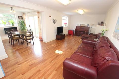 undefined, Mayfield Avenue, New Haw KT15