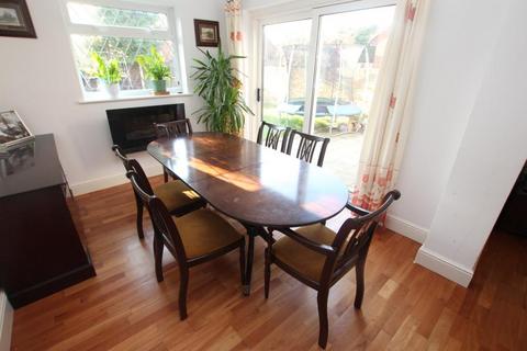 undefined, Mayfield Avenue, New Haw KT15