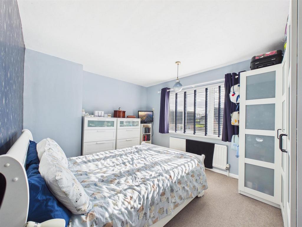 Bed 1.jpg