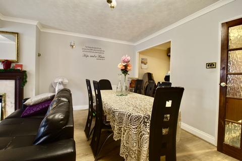 3 bedroom terraced house for sale, Tansey Close, Romford RM3