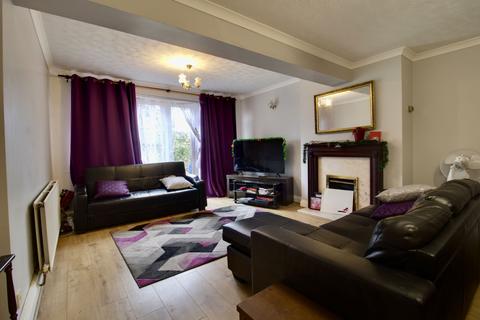 3 bedroom terraced house for sale, Tansey Close, Romford RM3