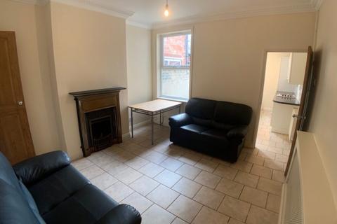 3 bedroom terraced house to rent, Windermere Street, Leicester LE2