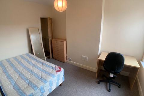 3 bedroom terraced house to rent, Windermere Street, Leicester LE2