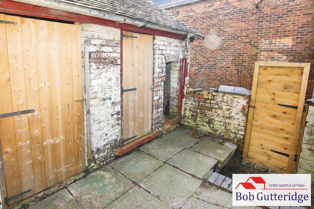 Enclosed rear yard