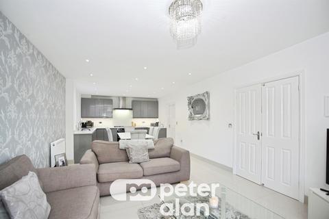 4 bedroom detached house for sale, Acorn Close, Rogerstone, Newport
