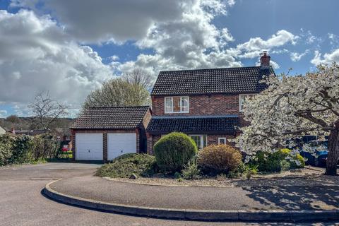 4 bedroom detached house for sale, Orchard Close, Alresford