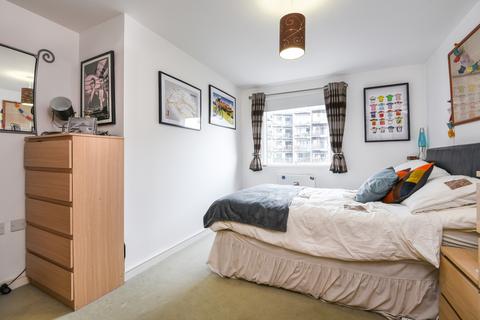 2 bedroom flat to rent, Seren Park Gardens Greenwich SE3