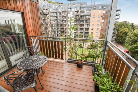 2 bedroom flat to rent, Seren Park Gardens Greenwich SE3